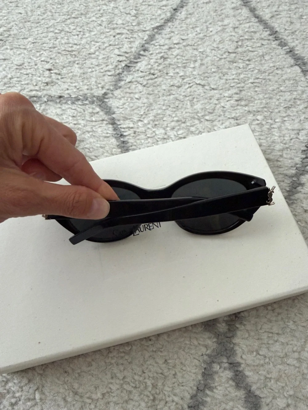 Saint Laurent oval Black sunglasses with original box and leather case - Picture 5 of 5